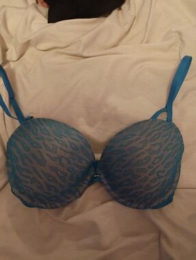 Teal Animal Print Fredricks Of Hollywood Push Up Bra 32-D W/ Removable pads.NWOT